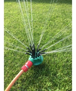 IRRIGATORE MULTIPLO PER GIARDINO 10X9,4X9,5 CM